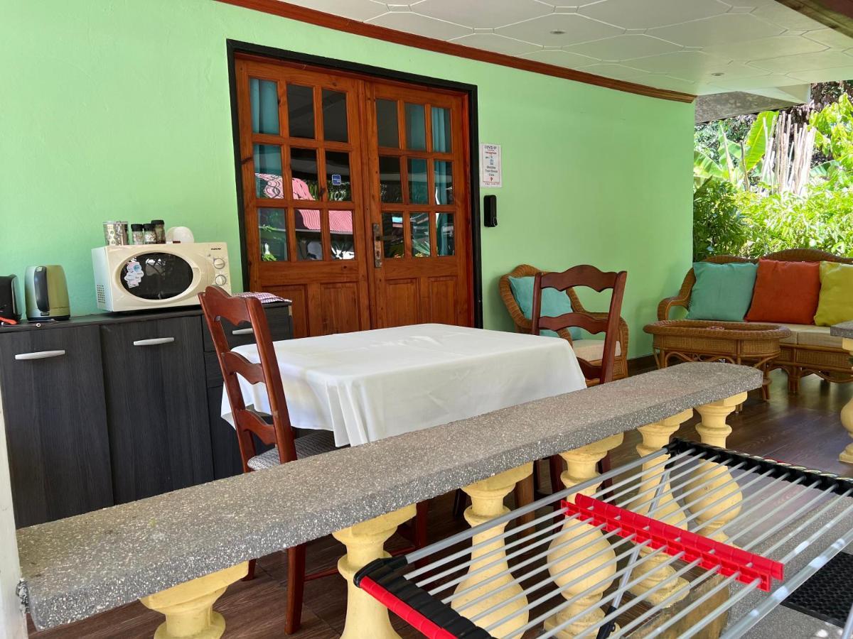 Chloe'S Cottage Self-Catering Isola di Isola di La Digue Esterno foto