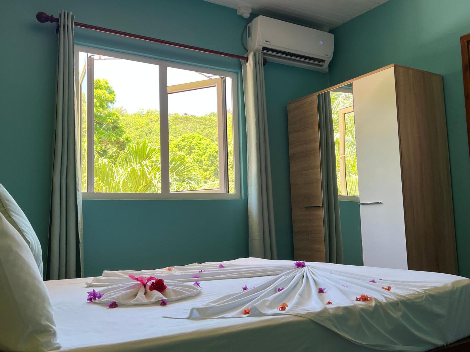Chloe'S Cottage Self-Catering Isola di Isola di La Digue Esterno foto